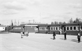 Skolgård med barn vid Bettorps södra skola, 1974