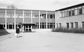 Skolgård vid Lillåns skola, 1974
