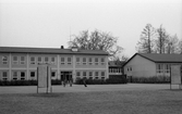 Skolgård vid Stora Mellösa skola, 1974
