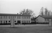 Skolgård vid Stora Mellösa skola, 1974