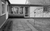 Uteplats vid Solgården i Stora Mellösa, 1974