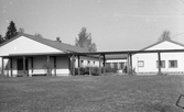 Gräsmatta framför Hagagården i Glanshammar, 1974