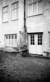Dörrar i rivningshus i kvarteret Lärkan, 1974
