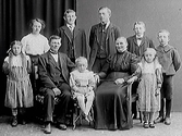 Familjebild. Petter Anderssson Apelviken, Varberg med familj.