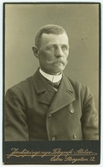 Porträtt på Herr G. A. Karlsson född 3 juni år 1863.