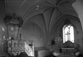 Interiör av Björksta kyrka Västerås, före renoveringen.
