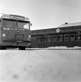 Parkerad buss på busstationen, ca 1963