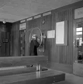 Telefonautomat på busstationen, efter 1963