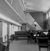 Besökare och personal på sjukkassan, 1960-tal