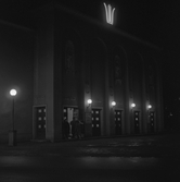 Konserthuset med kvällsbelysning, 1960-tal