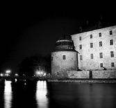 Avlägsen gatubelysning vid Örebro slott, 1960-tal