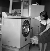 Elev tvättar på Virginska skolan, 1960-tal