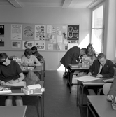 Elever som målar och skissar på Virginska skolan, 1960-tal