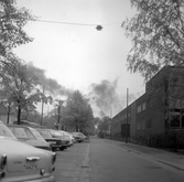 Bilparkering vid Birgittaskolan, 1960-tal