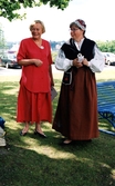 Två damer på Det stora kakkalaset på Skansen i Stockholm, 1998