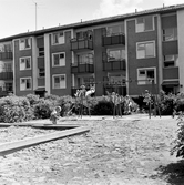 Barn på lekplats i Baronbackarna, 1960-tal