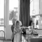 Bakande barn på daghem i Varberga, oktober 1967