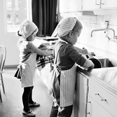Barn diskar på daghem i Varberga, oktober 1967