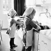 Barn diskar på daghem i Varberga, oktober 1967