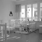 Barn i lekhage på daghem i Varberga, oktober 1967