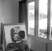 Målande pojke på daghem i Varberga, oktober 1967