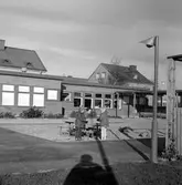 Barn leker i sandlådan vid daghemmet Sidensvansen, oktober 1967