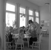 Rit och pysselstund på daghemmet Sidensvansen, oktober 1967