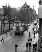 Bild från flytten av en paviljong som då antogs vara Grand hotells serveringspaviljong. Flytten skedde november 1958