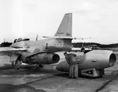 Förbandsprov med en ny version av J29 F Flygande Tunnan. Vid en pressvisning på Malmen framkom att planet motsvarade alla förväntningar. Det är major Georg Palmqvist och Gunnar Westerholm som ansvarad