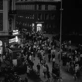 Besökare på marknadsafton, 1970-tal