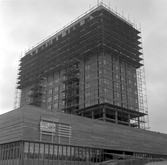 Byggställningar runt Krämarens höghus under byggnation, 1960-1961