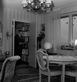 Del av vardagsrum i lägenhet i Krämarens höghus, 1960-tal