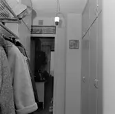 Hall i lägenhet i krämarens höghus, 1960-tal