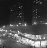 Krämaren upplyst på kvällen, 1960 ca