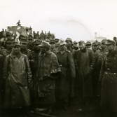 Balter i tysk uniform och tyskar. Ungefär 3000 soldater varav hälften kom till Kalmar från tyskarnas sista utpost i Kurland i Lettland.