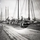 Vedskuta i Bergkvara hamn.