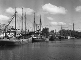 Hamnen i Linköping strax före midsommar år 1952