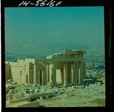 2795 Grekland Akropolis med runierna av bl.a. templen Parthenon och Erechtheion.