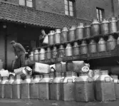 Ett reportage i Östgöten med mjölkutkörarna Lennart Andersson och Stig Söderman