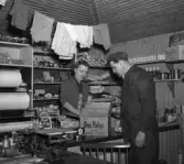 Butiksinteriör i Linköping på 1950-talet.