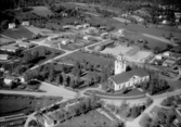 Flygfoto över Bjursås kyrka år 1962.