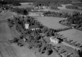Flygfoto över By kyrka 1967.