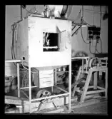 Nya maskiner och arbetsredskap till konservfabrik.  Maskinell utrustning troligen tillverkad vid Lysekils Mekaniska verkstad.