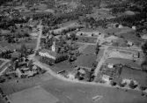 Flygfoto över Bjursås kyrka 1956.