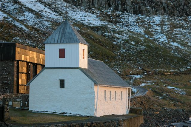 Ólavskirkjan i Kirkjubøur på Færøyene. Foto: Erik (Creative Commons)