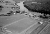 Flygfoto över Gullängens idrottsplats, Äppelbo.