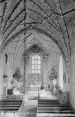 Interiör av Vika kyrka, Dalarna. Läs mer om Vika kyrka i boken: Dalarnas kyrkor i ord och bild.