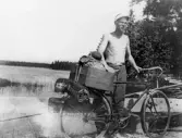 Henning Pettersson på cykelsemester, 1930-tal