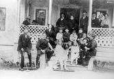 Grupp vid Lunds gård i Hovsta, 1912