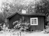 Stuga med utbyggnad i Yxta i Hovsta, 1984